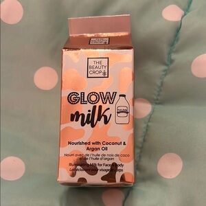 The Beauty Crop Glow Milk - Illuminating Milk